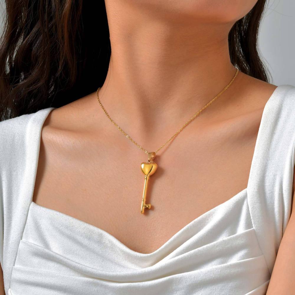 Collana con Ciondolo Chiave in Acciaio Inossidabile